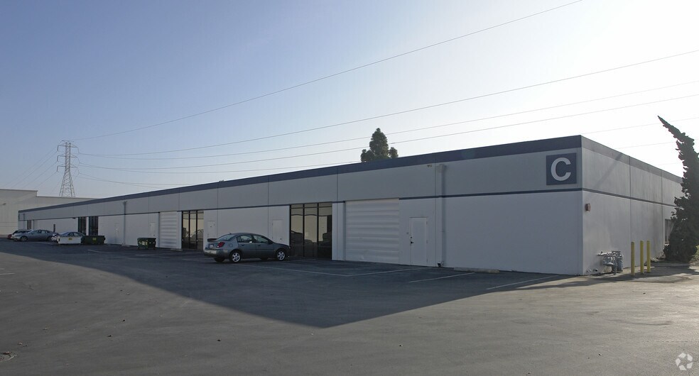 More Photos Of 3556-3566 Investment Blvd, Hayward Warehouse For Lease