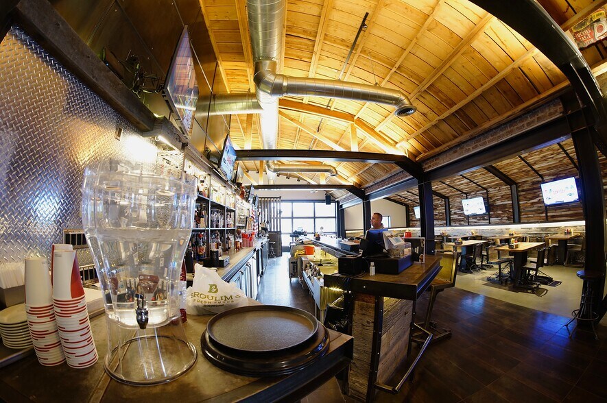 More Photos Of 31 W Center St, Victor Restaurant For Lease