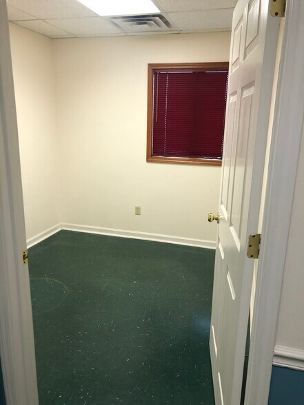 More Photos Of 1724 Rockingham Ave, Bowling Green Medical For Lease