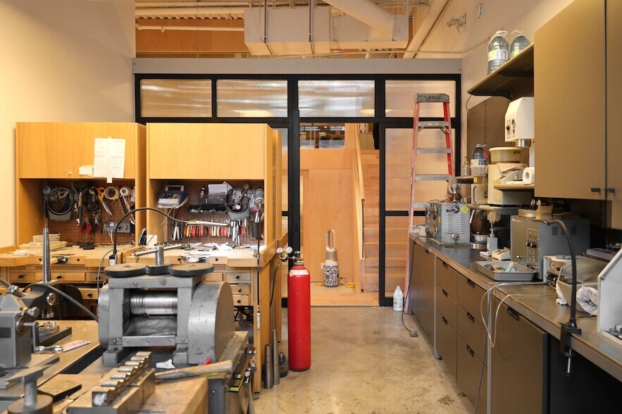 More Photos Of 332-342 8th Av W, Vancouver Office For Sale