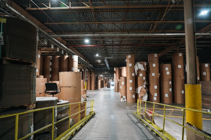 More Photos Of 3363 Davis Rd, Thorold Warehouse For Lease