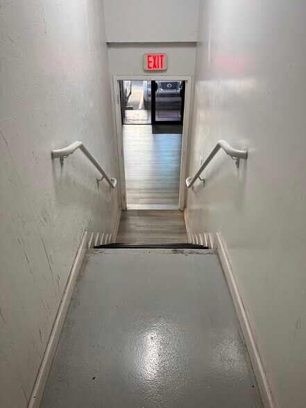 More Photos Of 6960-6972 NW 50th St, Miami Warehouse For Lease