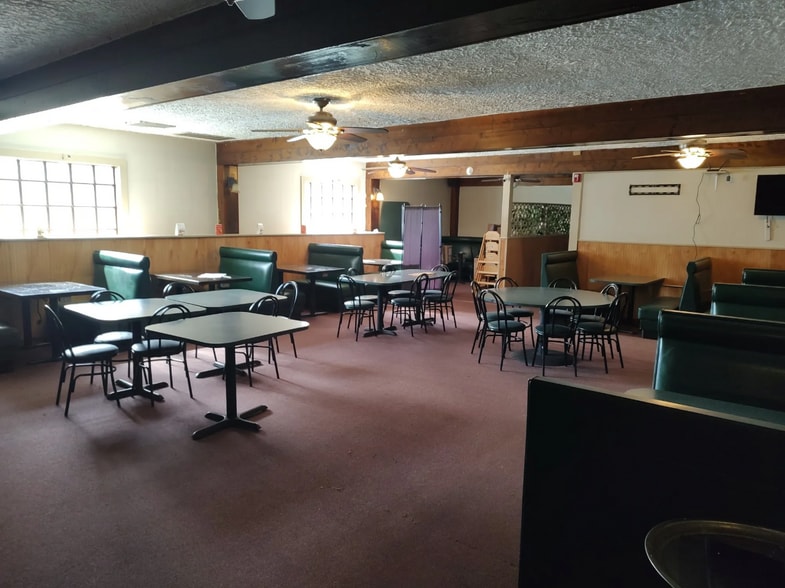 More Photos Of 211 Main St, Oxford Restaurant For Sale