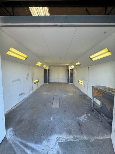 More Photos Of 1300 Garfield St, Midland Industrial For Lease