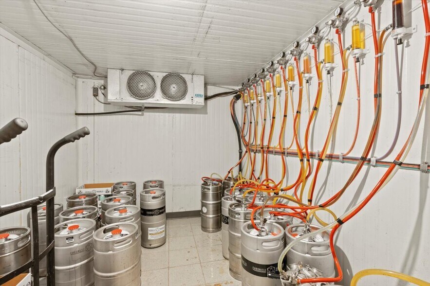 More Photos Of 21 Celina St, Oshawa Restaurant For Sale