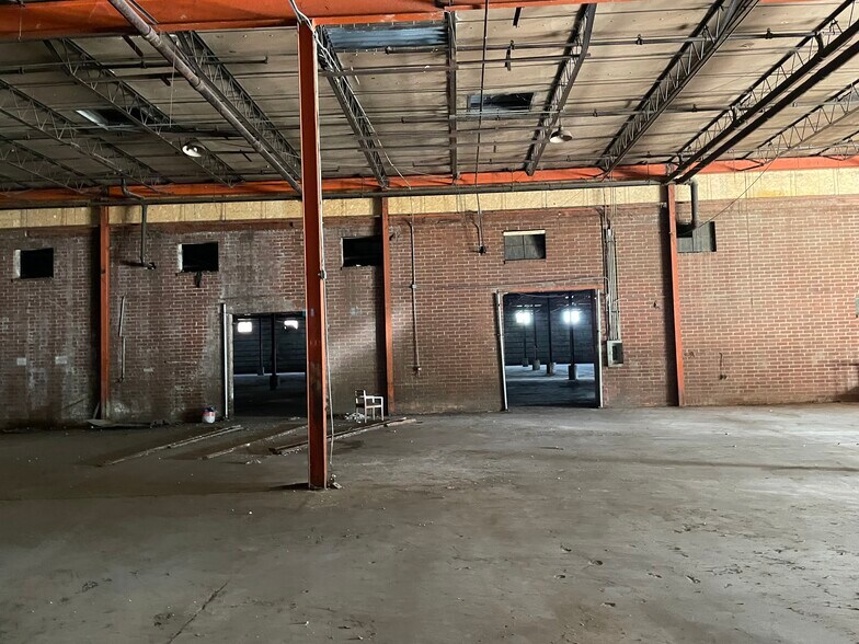 More Photos Of 3455 Empire Blvd SW, Atlanta Warehouse For Sale
