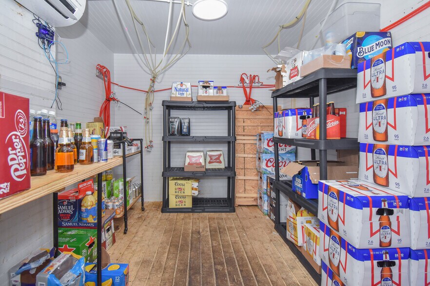 More Photos Of 82 Court Sq, Alexander City Flex For Sale