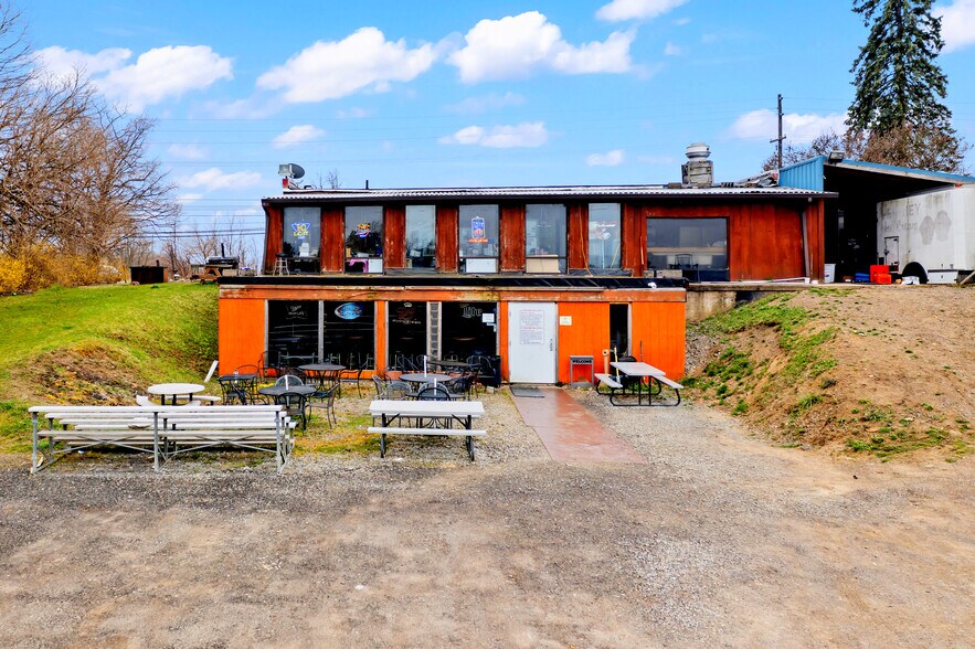 More Photos Of 669 E National Pike, Washington Restaurant For Sale