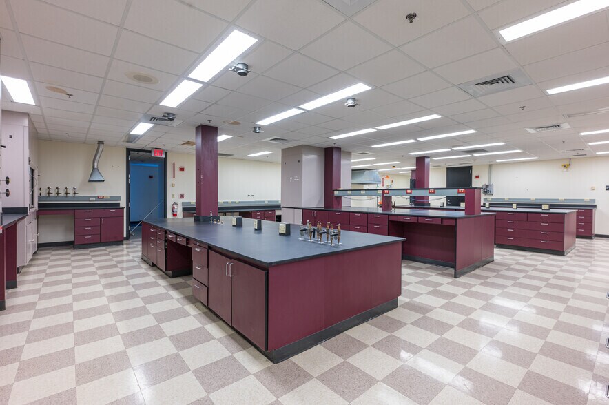 More Photos Of 71 Frankland Rd, Hopkinton Manufacturing For Lease