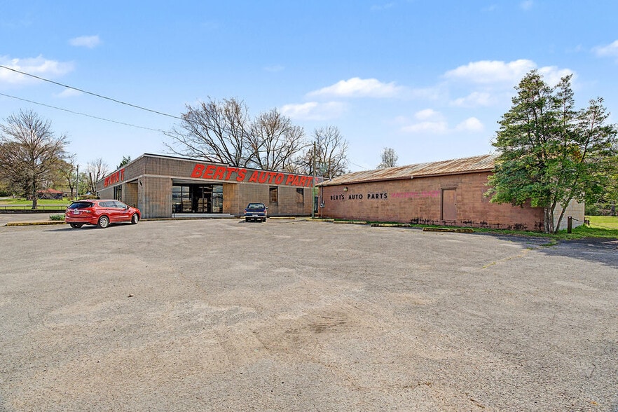 More Photos Of 100 Hopkinsville St, Russellville Freestanding For Sale