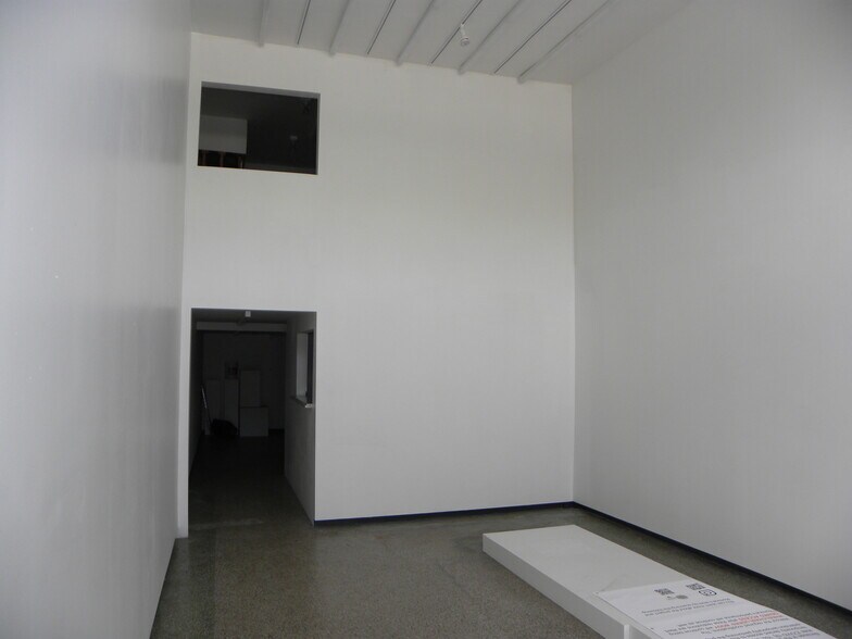 More Photos Of 1101-1119 S La Brea Ave, Los Angeles Freestanding For Lease