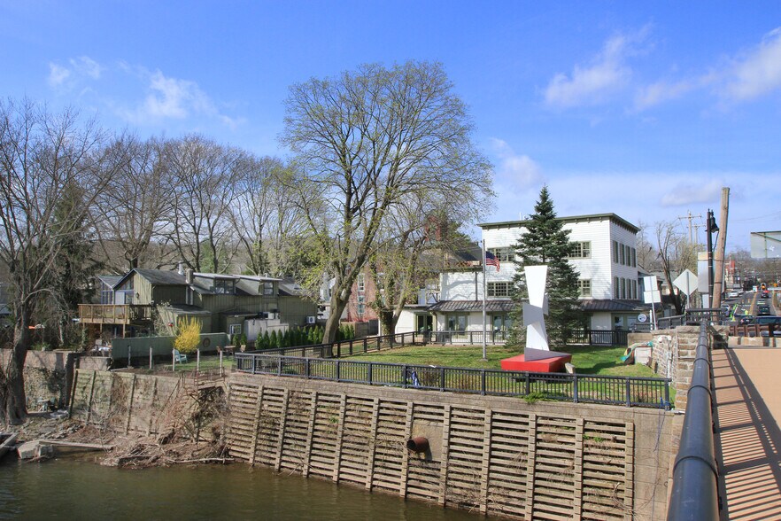 More Photos Of 15 E Bridge St, New Hope Storefront Retail Residential For Sale