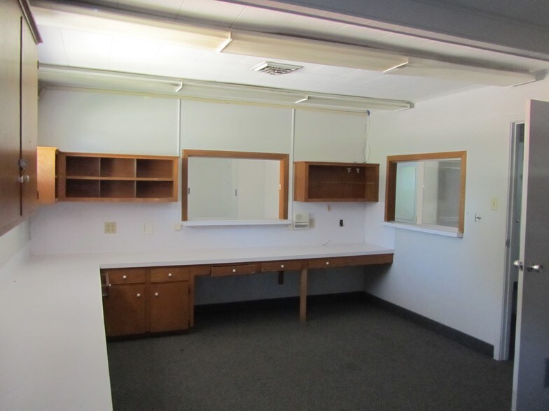 More Photos Of 1133 E Sinton St, Sinton Office For Sale