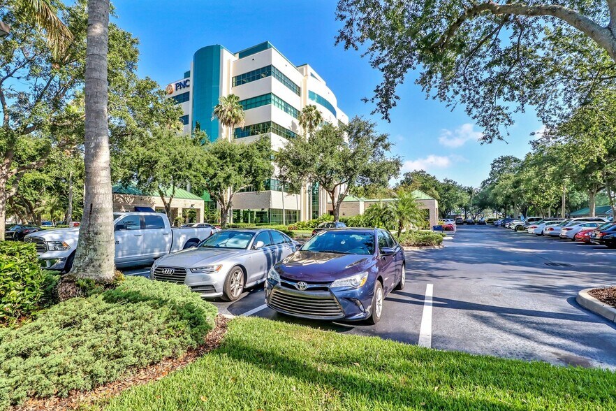 More Photos Of 5100 Tamiami Trl N, Naples Office For Lease