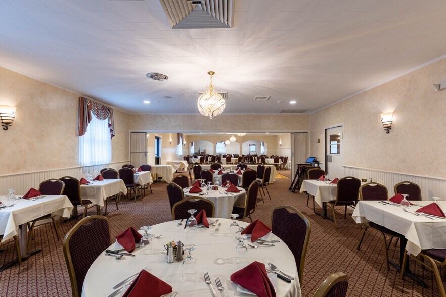 More Photos Of 1428 Center St, Ludlow Restaurant For Sale