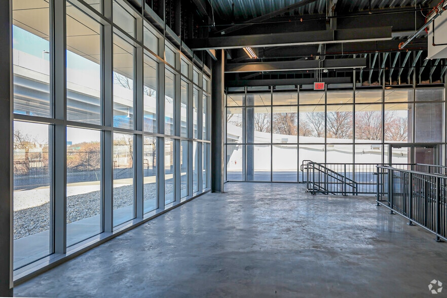 More Photos Of 2505 Bruckner Blvd, Bronx Warehouse For Lease