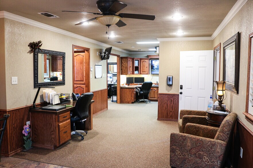 More Photos Of 2303 Private Road 7340 rd, Lubbock Warehouse For Lease