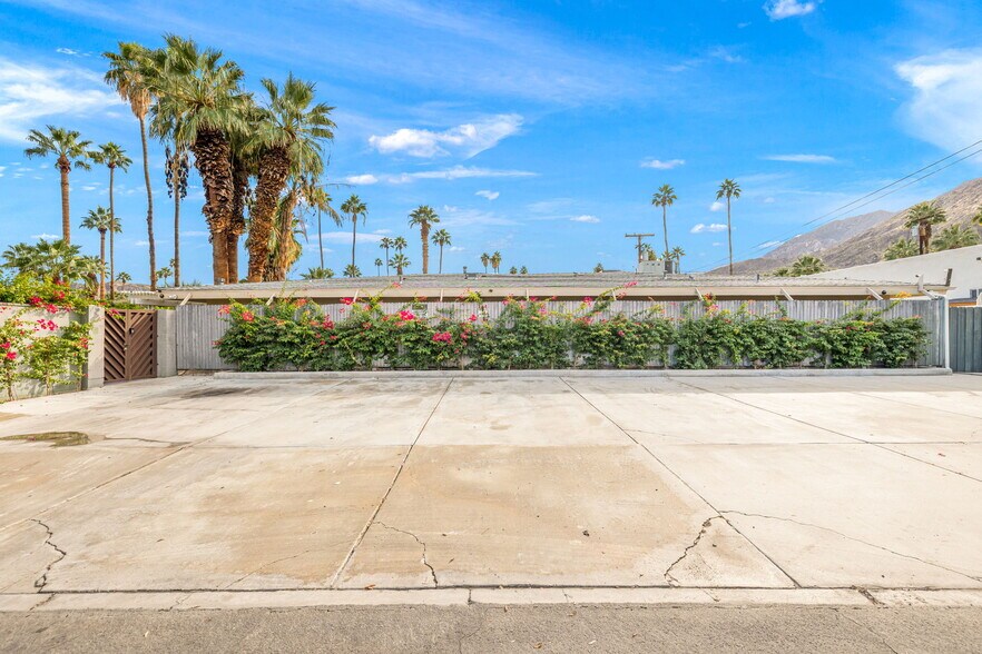 More Photos Of 1425 S Via Soledad, Palm Springs Apartments For Sale