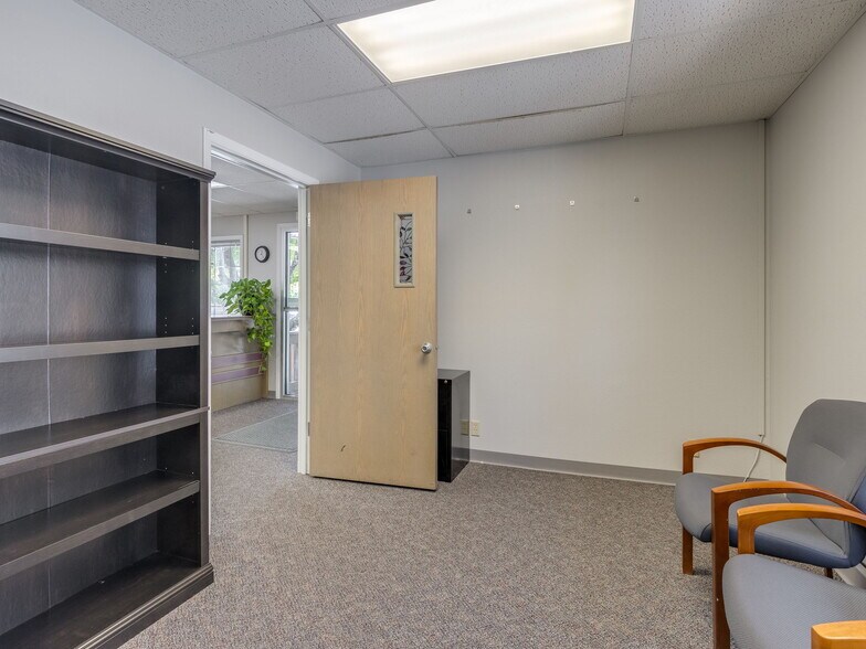 More Photos Of 319 NE 5th St, McMinnville Office Residential For Sale