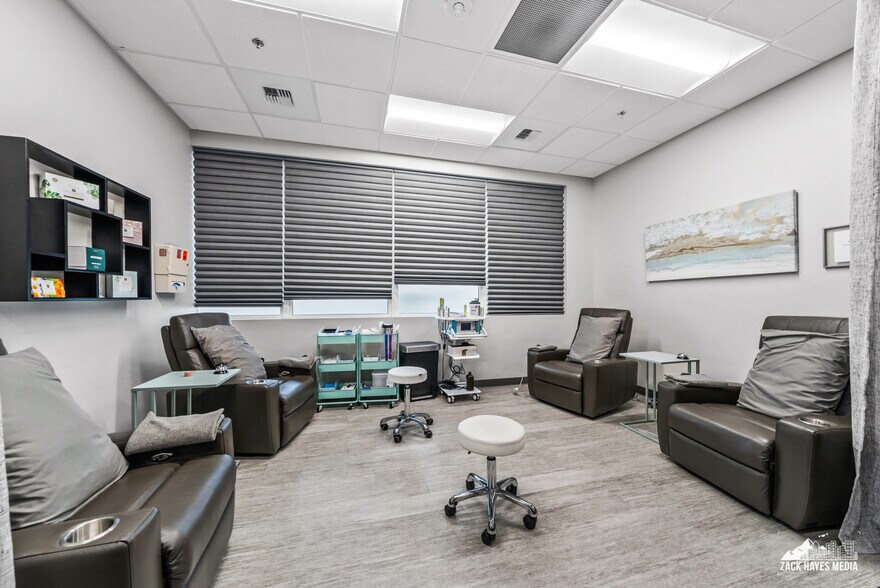 More Photos Of 11260 Old Seward Hwy, Anchorage Office For Sale