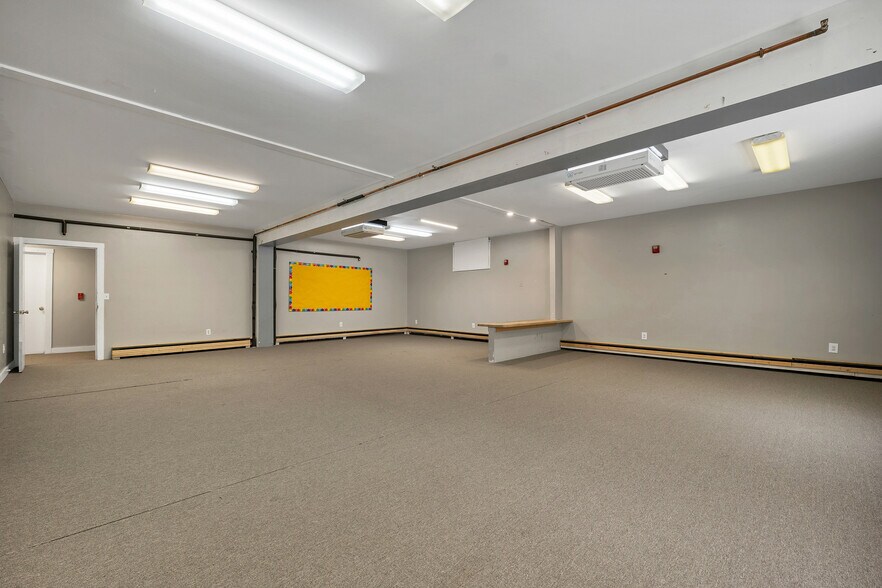 More Photos Of 40 Mammoth Rd, Londonderry Daycare Center For Sale