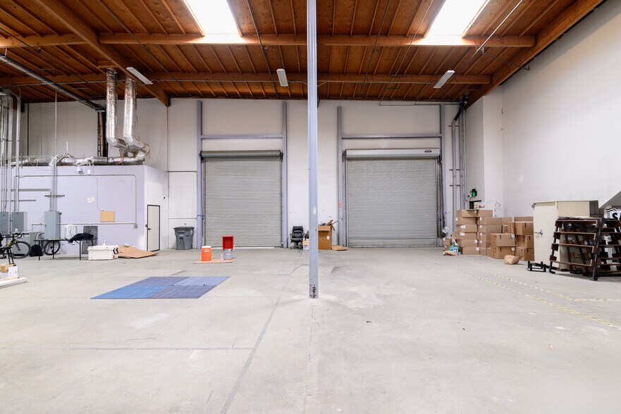 More Photos Of 2150 N Trabajo Dr, Oxnard Warehouse For Lease