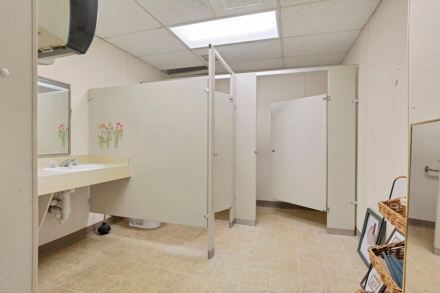 More Photos Of 300 E Auburn Ave, Springfield Office For Sale