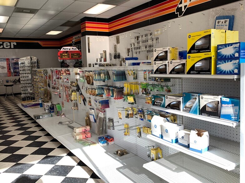 More Photos Of 1510 Washington St, Commerce Auto Repair For Lease