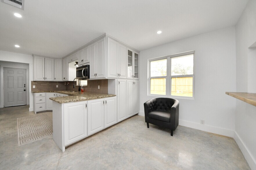 More Photos Of 4738 W. Alabama, Houston Loft Creative Space For Sale