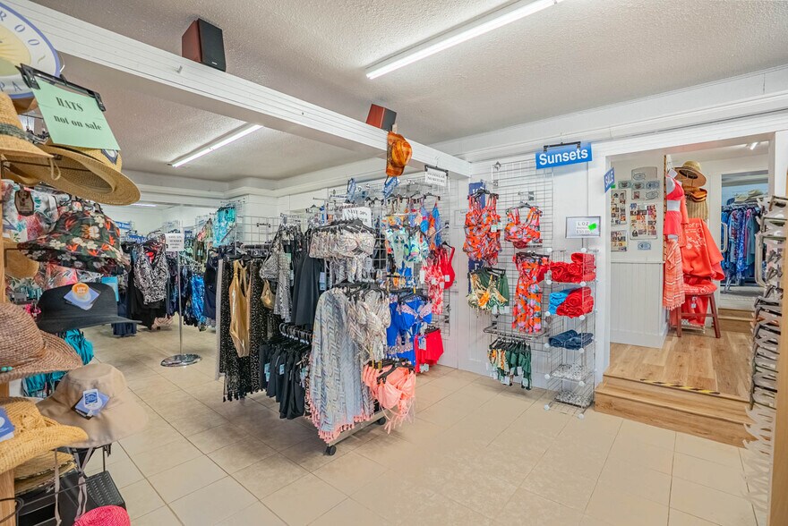 More Photos Of 8 Sunset Hills Ct, Sunrise Beach Storefront For Sale