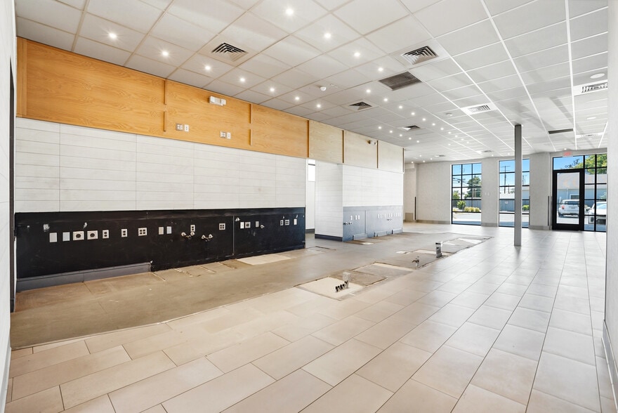 More Photos Of 602 E Yakima Ave, Yakima Storefront Retail Office For Lease