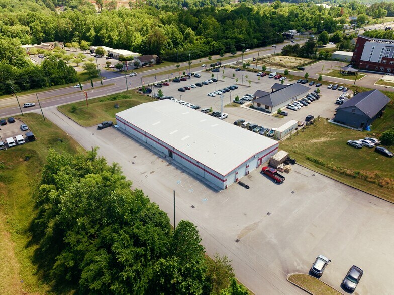 More Photos Of 1345 Callahan Dr, Knoxville Distribution For Sale