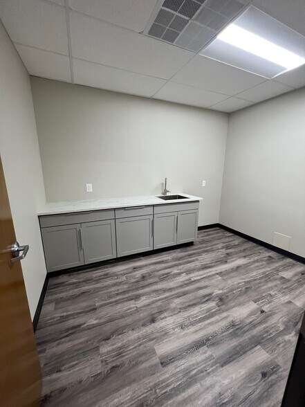 More Photos Of 12501 Hymeadow Dr, Austin Unknown For Lease