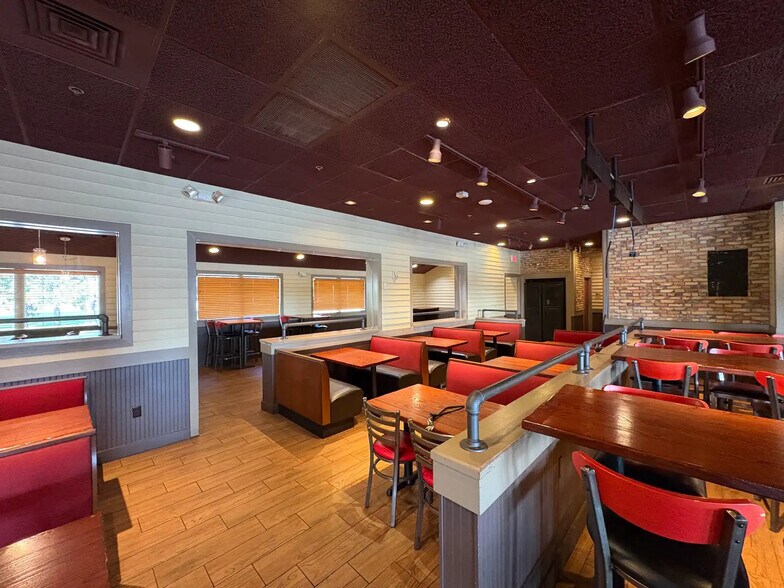 More Photos Of 4875 28th St SE, Grand Rapids Restaurant For Lease