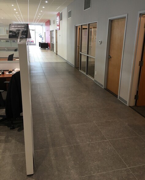 More Photos Of 813 S Parkway St, Corinth Auto Dealership For Sale