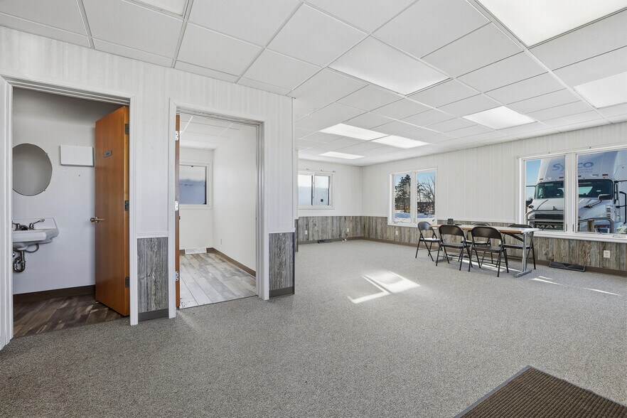 More Photos Of 5500 Prairie Dr, Plover Flex For Sale