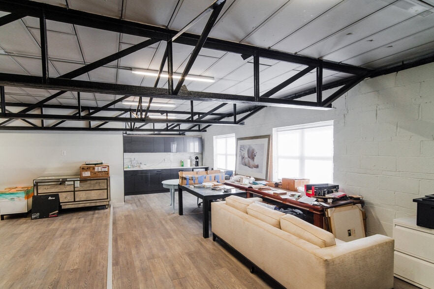 More Photos Of 1819 Gilford Ave, New Hyde Park Warehouse For Lease