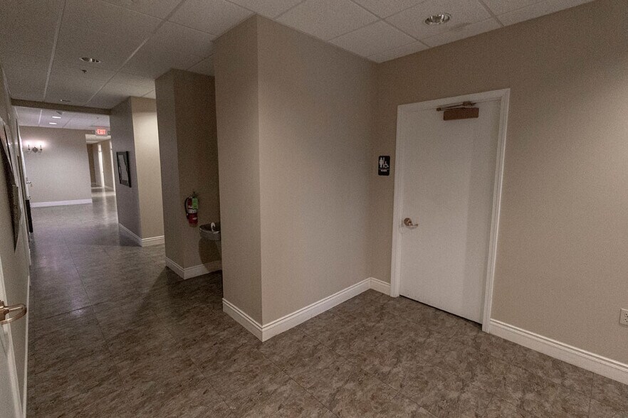 More Photos Of 1517 Chapel Hill Rd, Columbia Office For Lease