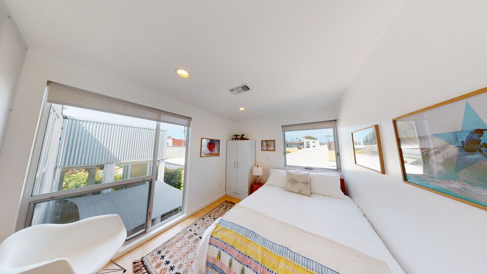 More Photos Of 1410 Pacific Ave, Venice Office For Sale