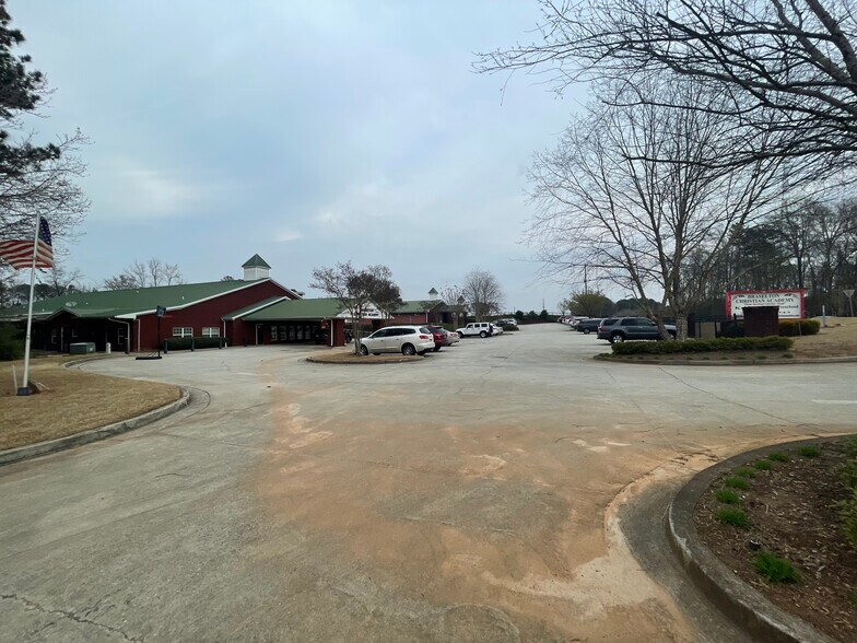 More Photos Of 401 Zion Church Rd, Braselton Sports And Entertainment For Lease