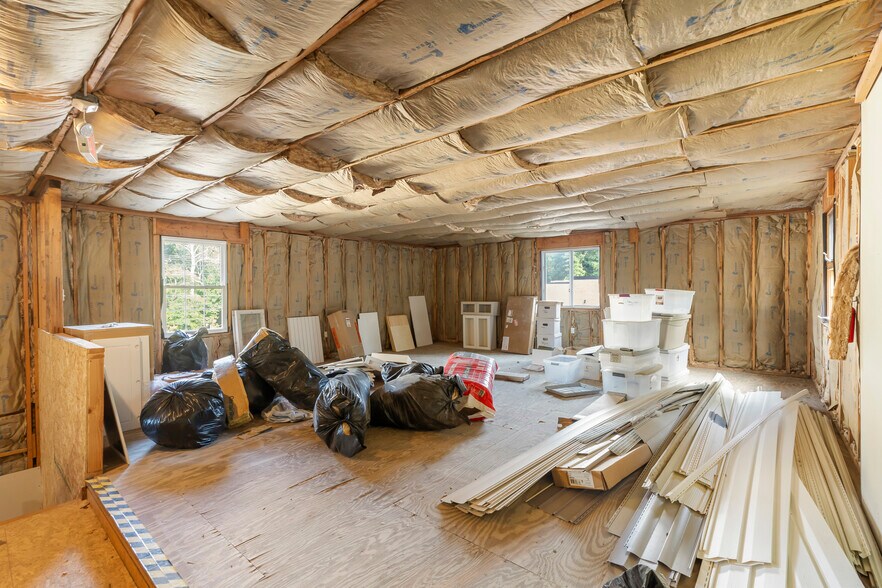 More Photos Of 138 Lakeview Dr, Gibbsboro Light Distribution For Sale