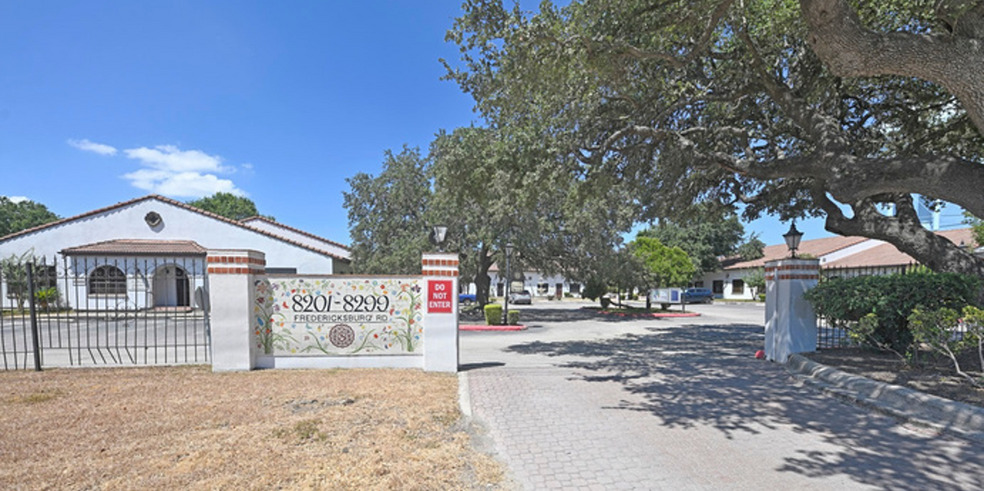 More Photos Of 8241 Fredericksburg Rd, San Antonio Medical For Lease