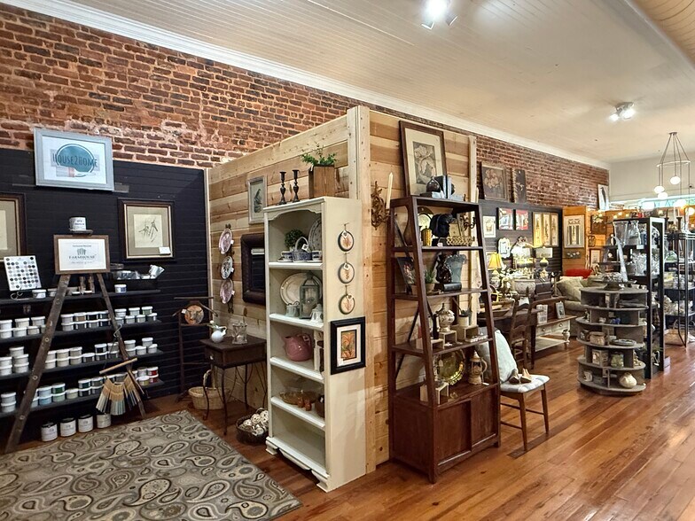 More Photos Of 108 N Main St, Greensboro General Retail For Sale