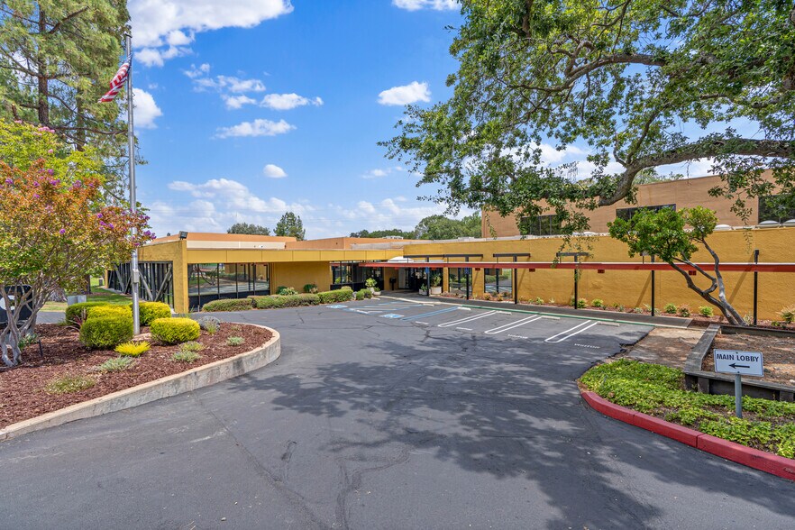 More Photos Of 980 University Ave, Los Gatos Flex For Sale