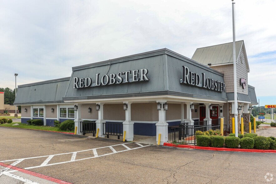 More Photos Of 3515 Mccann Rd, Longview Restaurant For Lease