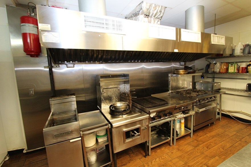 More Photos Of 7707-7711 SE 27th St, Mercer Island General Retail For Lease