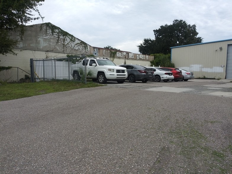 More Photos Of 5017 N Coolidge Dr, Tampa Warehouse For Sale