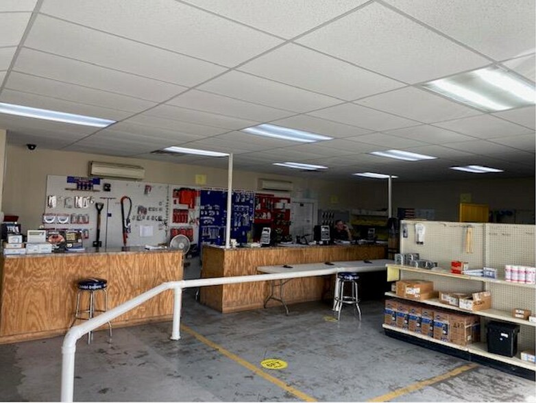 More Photos Of 1002 W Jackson Ave, Harlingen Warehouse For Sale