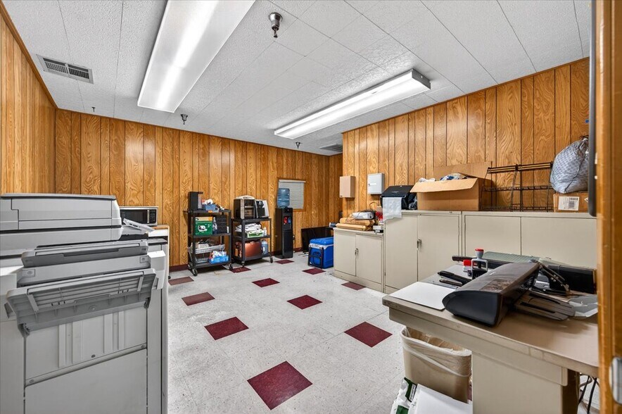 More Photos Of 1121 Annadale Ave, Sanger Refrigeration Cold Storage For Lease