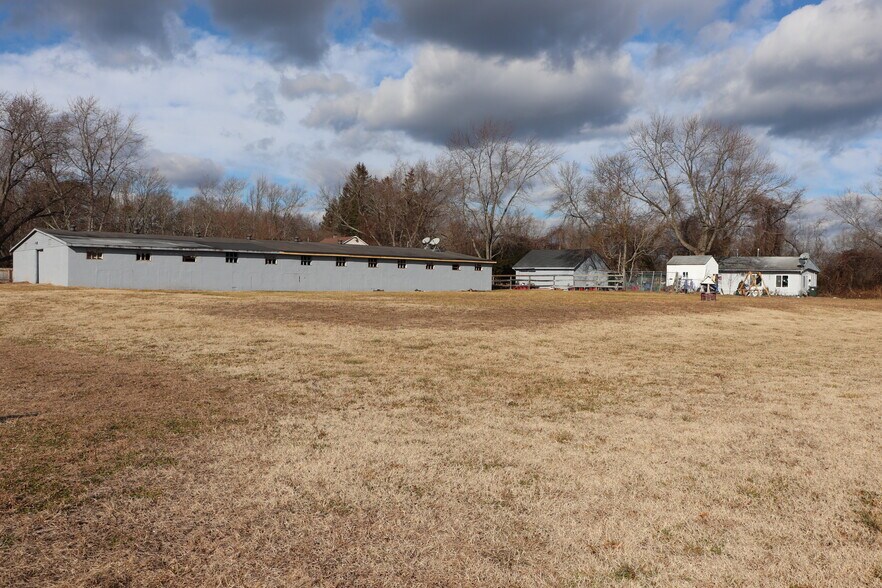 More Photos Of 919 Lakewood Farmingdale Rd, Howell Specialty For Lease